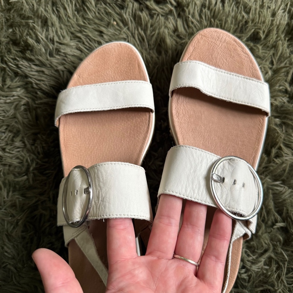 UGG Sandals Size 10 Platform White - Picture 8 of 9